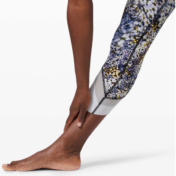 Lululemon Wunder Under Crop HighRise Luxtreme
Floral Metropolis Multi Starlight - Picture 5 of 12